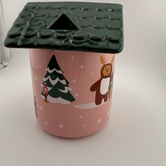 Starbucks 2025 Holiday Gingerbread House Mug. - Picture 6 of 9